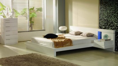 High Gloss White Finish Modern Bedroom with Built-In Nightstands