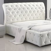 White Diva Tufted Bed by American Eagle