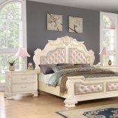 Victoria Traditional Bedroom 6Pc Set in Antique Off-White