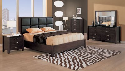 Piece Bedroom Sets on Piece Wenge Bedroom Set With Leather Upholstered Headboard At