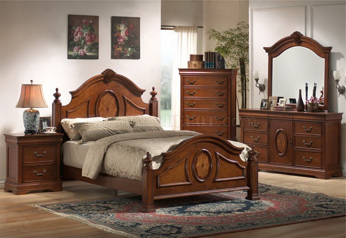 Rich Caramel Finish Classic Bedroom Set w/Options