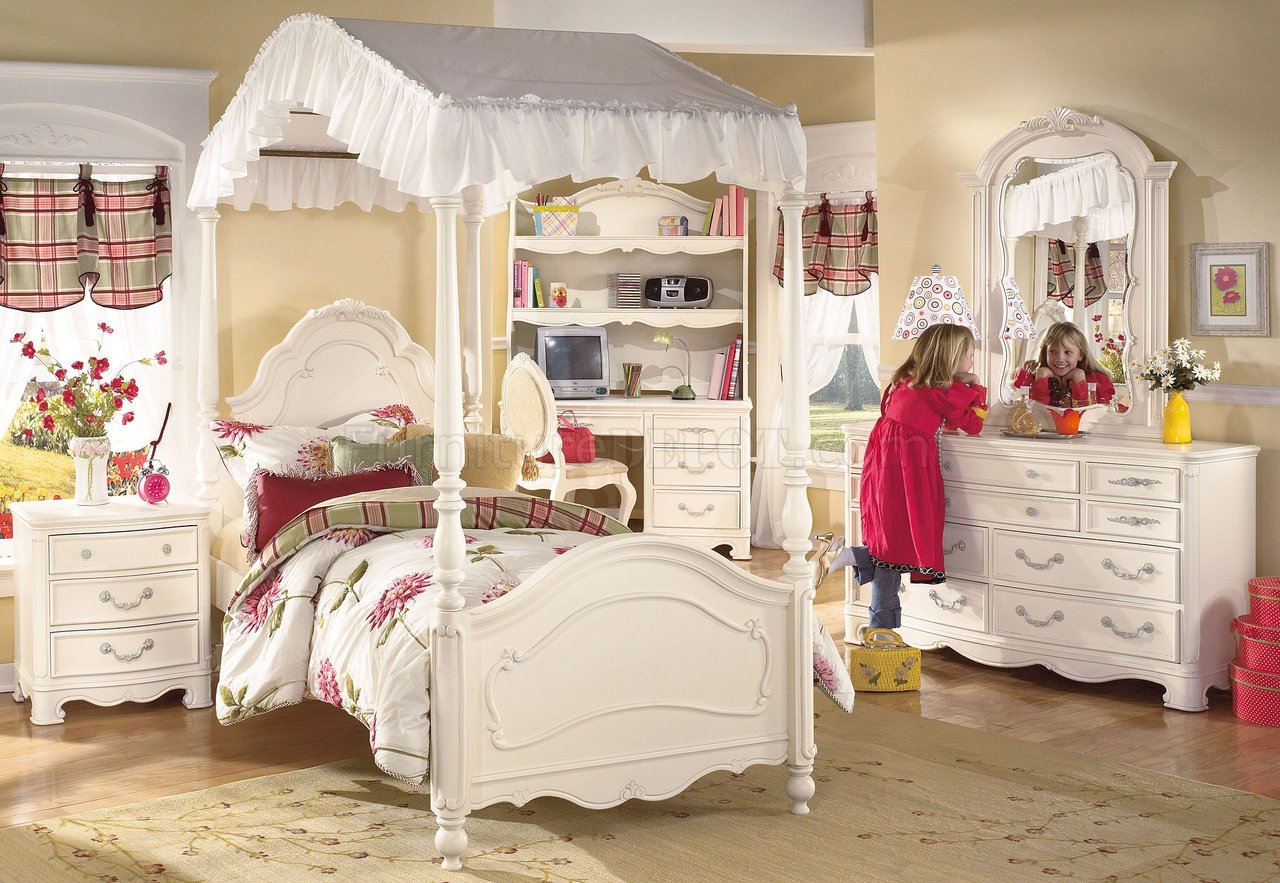 white washed bedroom furniture on White Wash Finish Traditional Kids Bedroom W Poster Bed At Furniture