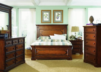 Medium Oak Traditional Huntly Bed w/Optional Case Goods