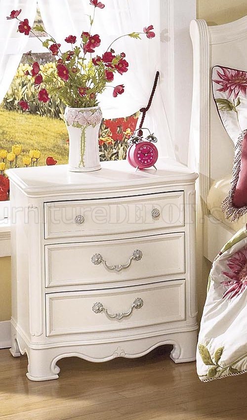 white washed bedroom furniture on White Wash Finish Traditional Kids Bedroom W Classic Sleight Bed At