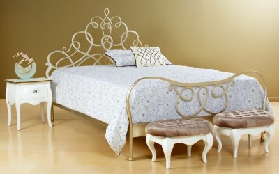 Antique Style Bedroom Furniture on Antique Style Silver Tone Metal Modern Bedroom W Options At Furniture