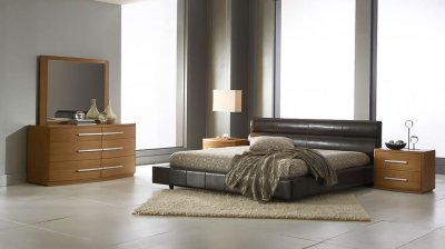 Teak Bedroom Furniture on Teak Finish Modern Bedroom Set With Leather Upholstery At Furniture