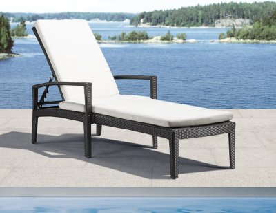 White Outdoor Chairs on Black   White Modern Outdoor Bathing Lounge Chair At Furniture Depot