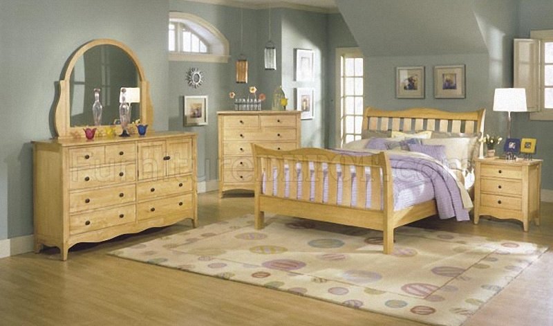 natural wood finish casual 5pc bedroom set w/sleigh bed