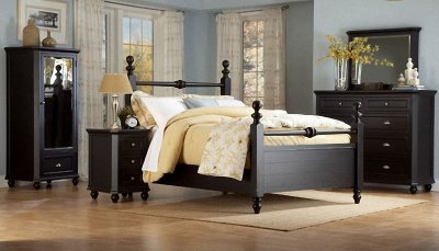 White Bedroom Furniture Sets on Black Or White Casual Cottage Style 5pc Bedroom Set At Furniture Depot