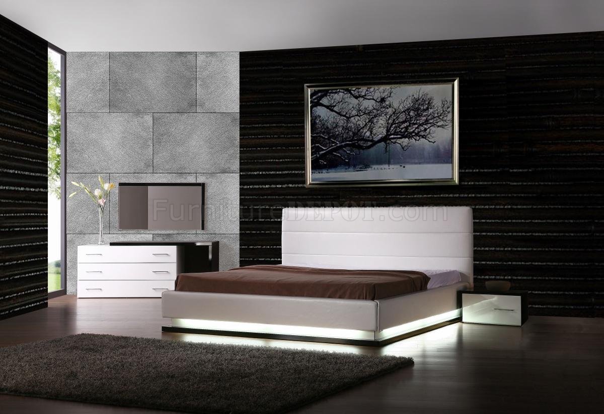White Lacquer Modern Bedroom w/Lights & Optional Casegoods VGBS ...
