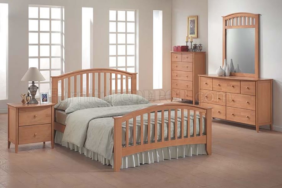 Modern Maple Finish Bedroom Set