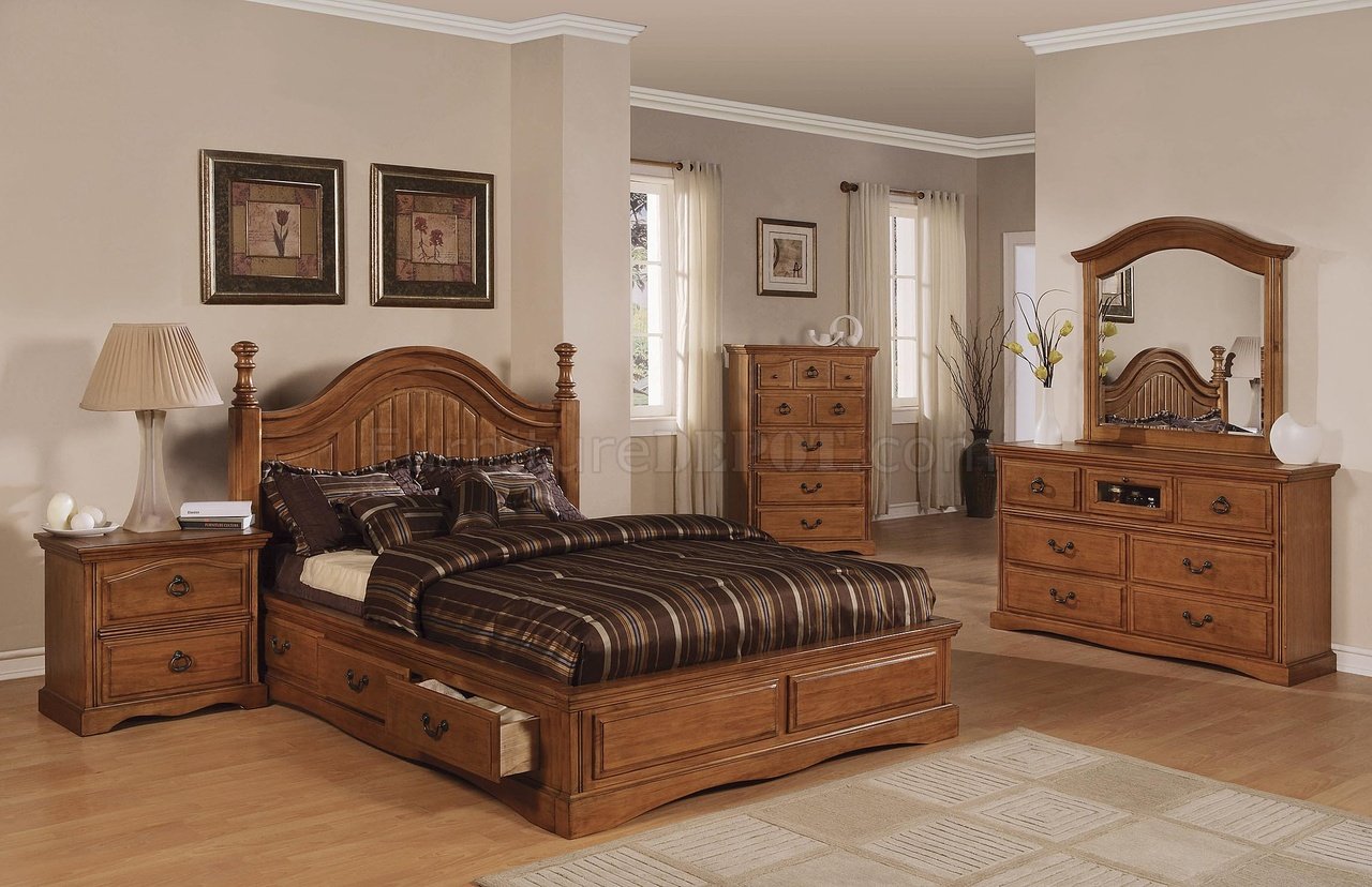 Light Brown Pine Finish Classic Bedroom w/Storage Bed