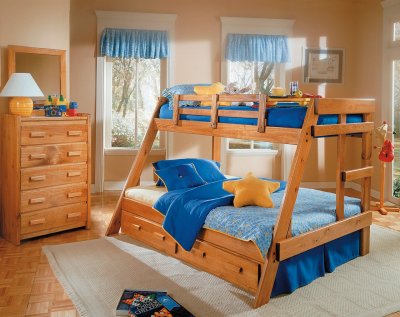 Honey Pine Finish Contemporary Kids Twin/Full Bunk Bed