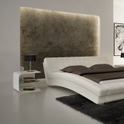 616 White Leatherette Upholstered Bed