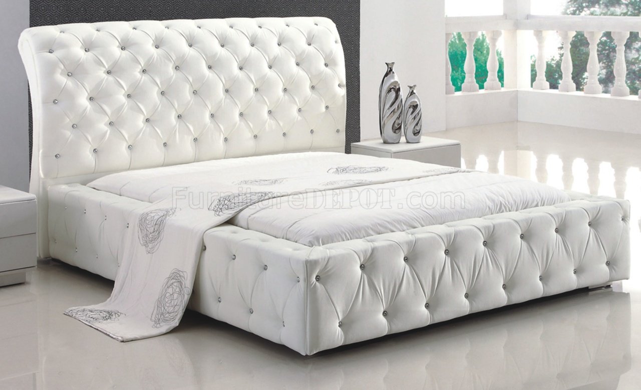 White Diva Tufted Bed By American Eagle, White Tufted Leather Bed