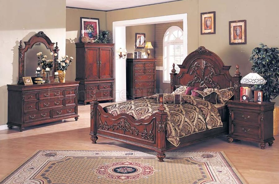 Traditional Style Bedroom with Oversized Headboard - Click Image to Close