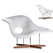 White Fiberglass Modern Artistic & Attractive Chaise Lounger