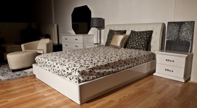 Glam Bedroom by Beverly Hills Furniture in White w/Options