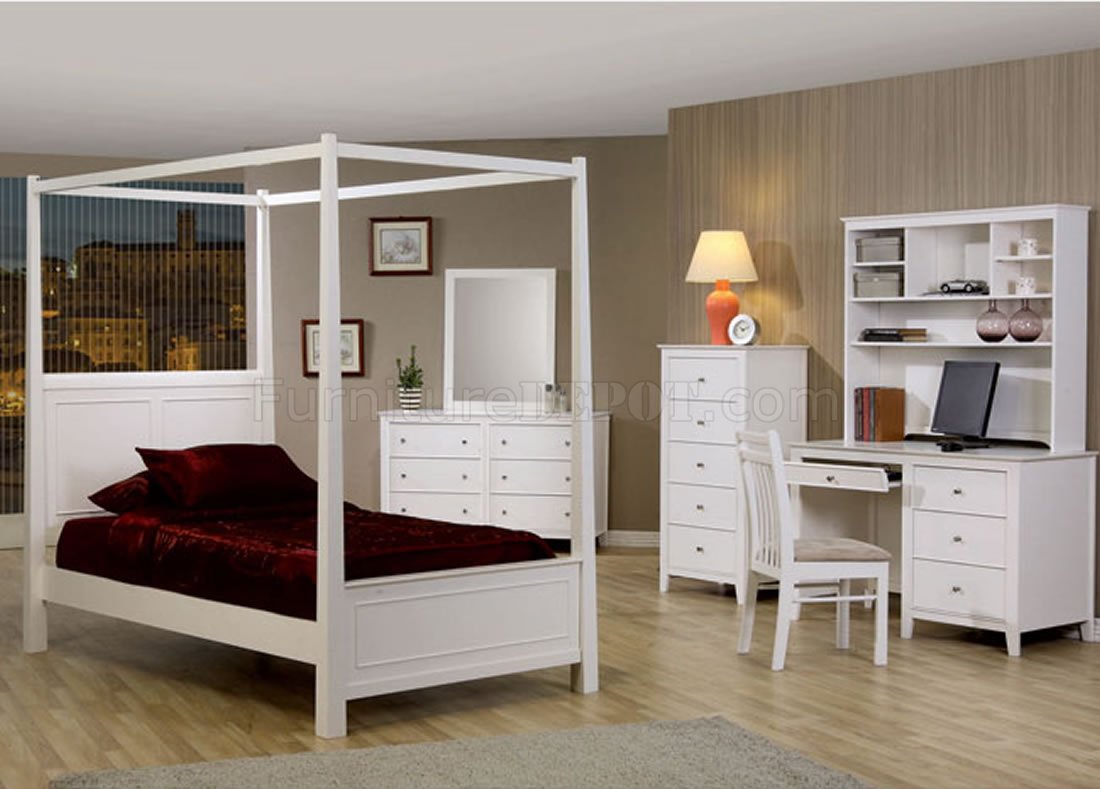 Stylish White Finish Kid's Bedroom with Canopy Bed