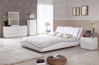 Lisa Bedroom in White Leatherette by American Eagle w/Options [AEBS-Lisa White]