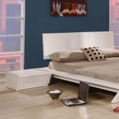 White Finish Contemporary Bedroom Set