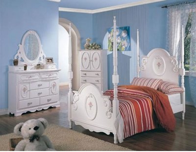 Stylish Girl's White Bedroom w/Ribbon Details & Poster Bed