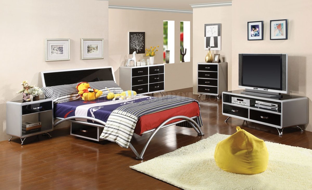 CM7165 Otis Youth Bedroom in Silver Tone & Black w/Options - Click Image to Close