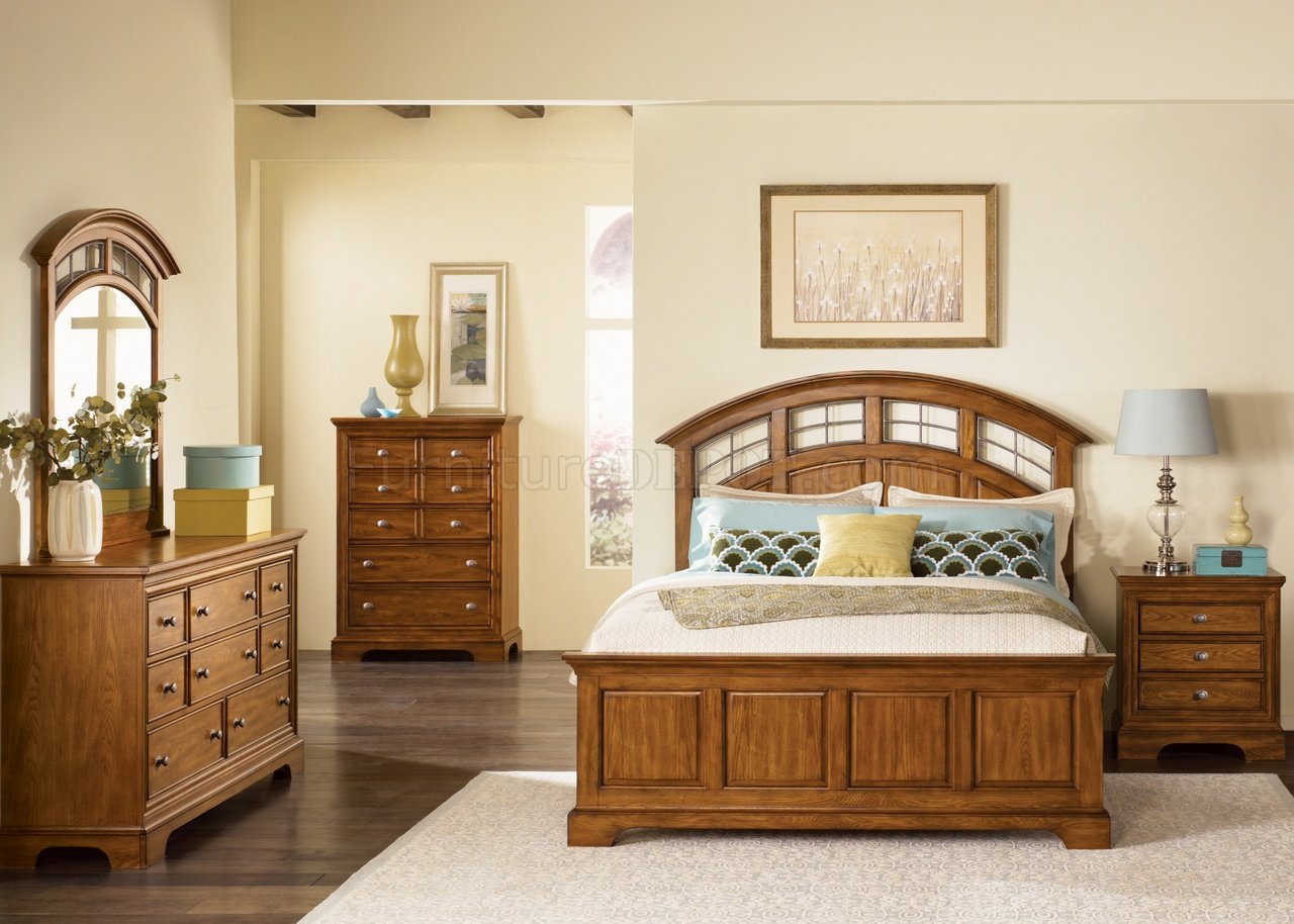  Light  Oak  Finish Traditional Bed w Optional Case Goods