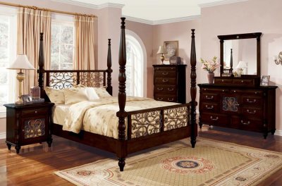 Traditional Style Bedroom with Posts