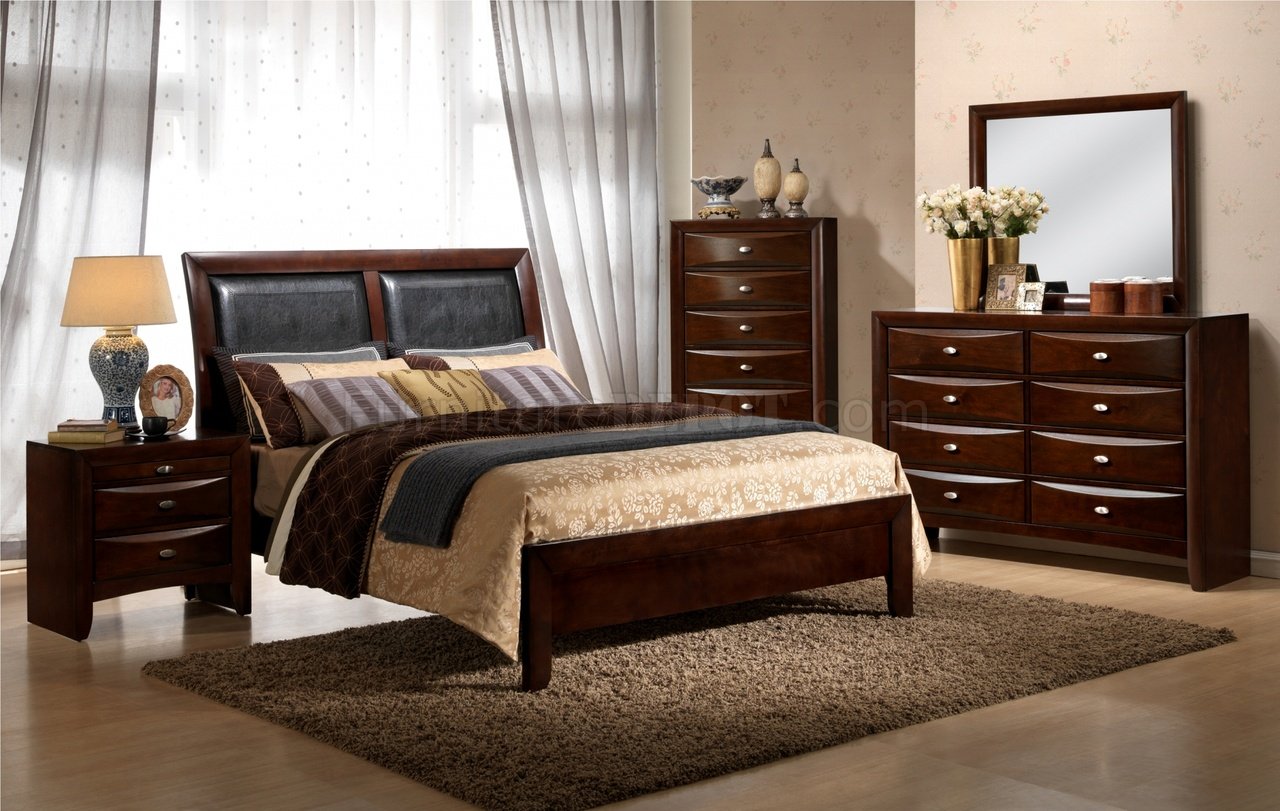 B285 Bedroom in Cherry w/Optional Casegoods - Click Image to Close