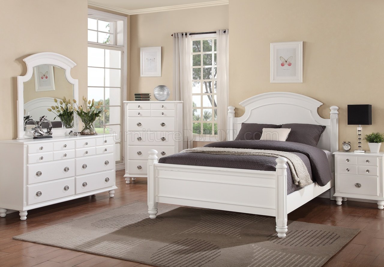 B273 Bedroom in White w/Optional Casegoods - Click Image to Close